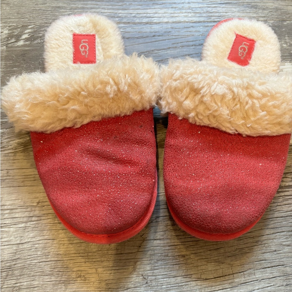 UGG Girls slippers size 2/3